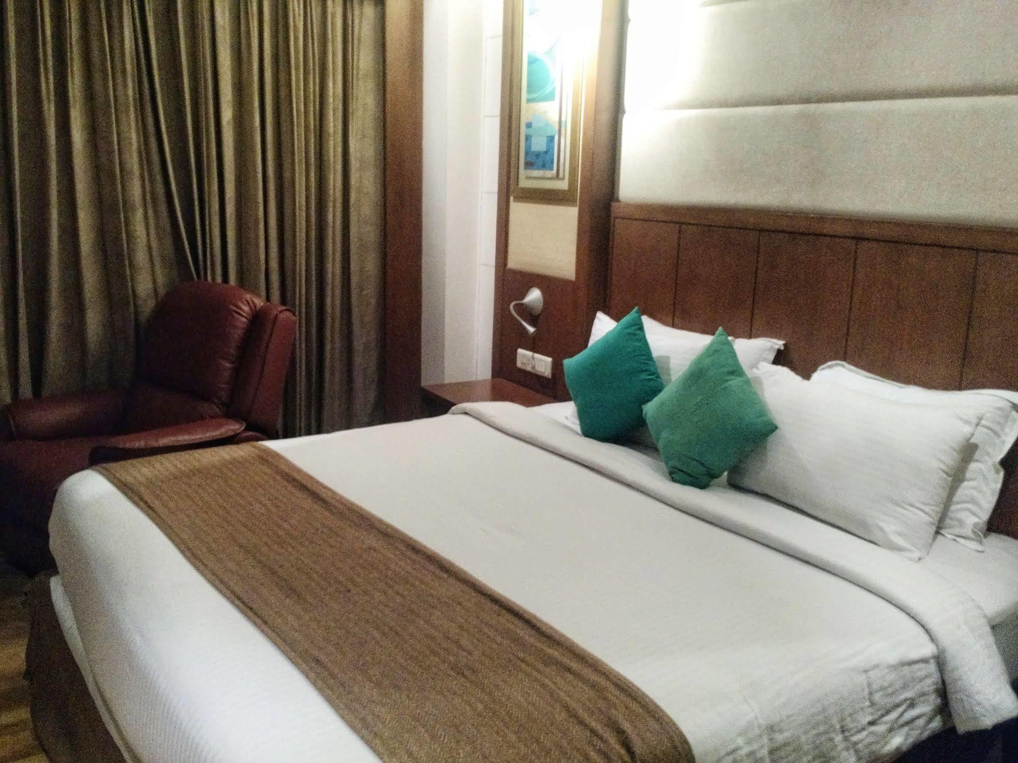 Savoy Suites Greater Noida Ngoại thất bức ảnh