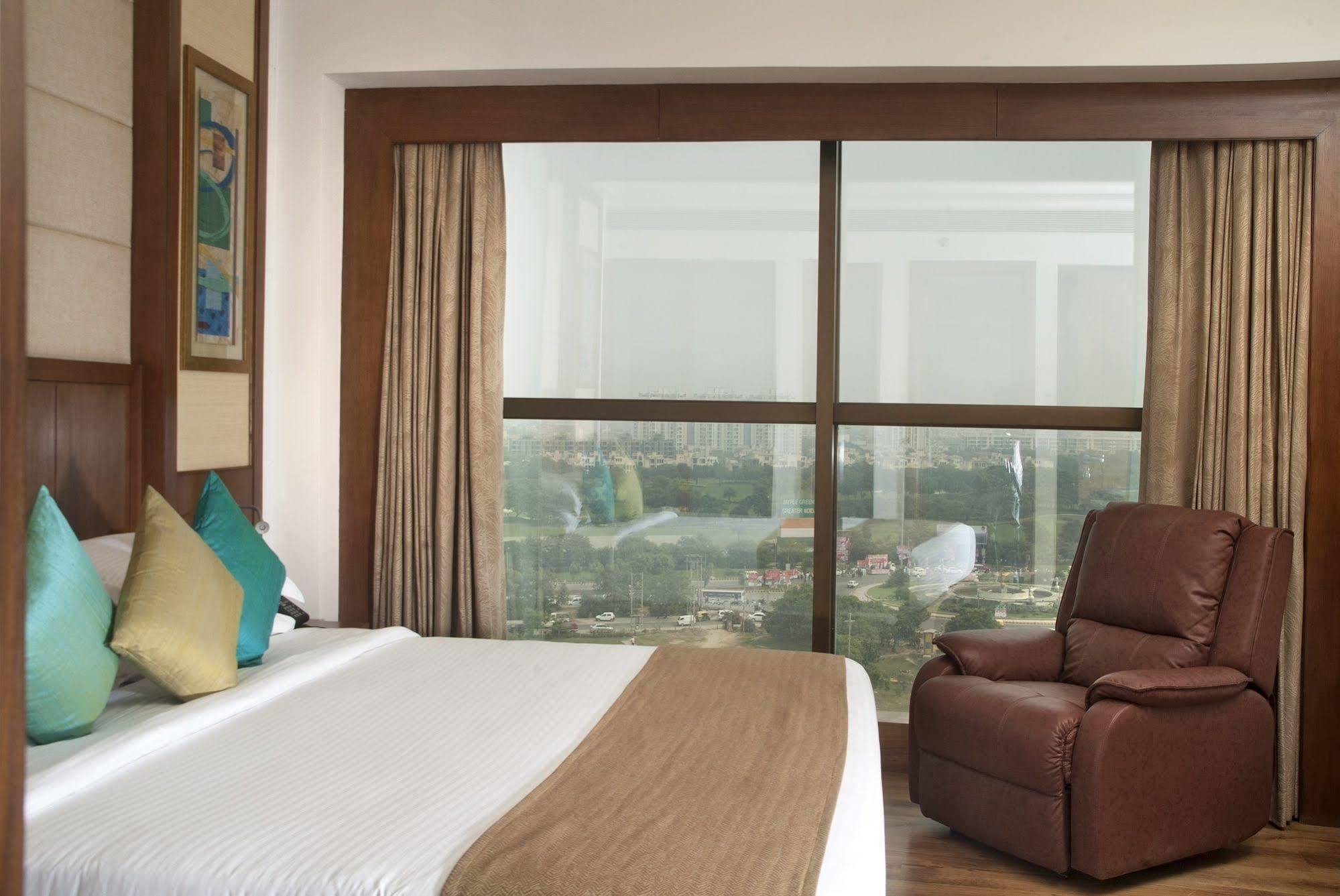 Savoy Suites Greater Noida Ngoại thất bức ảnh