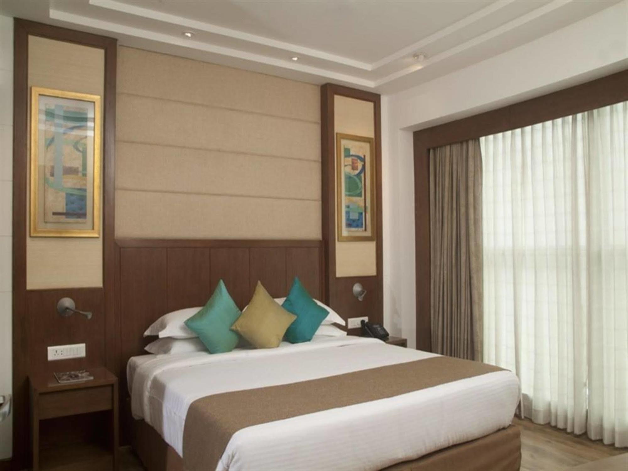 Savoy Suites Greater Noida Ngoại thất bức ảnh